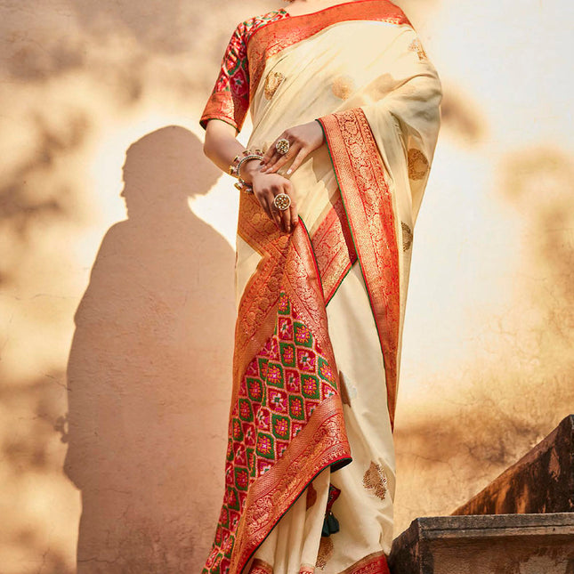 Tinged White Fashionable Woven Patola Silk Saree