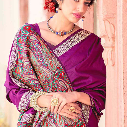Catchy Purple Flowy Woven Banarasi Silk Saree with Paisley Motifs Pallu
